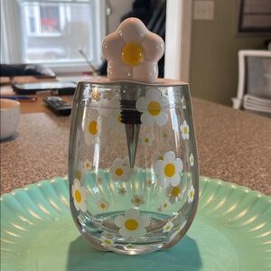 Floral Glass Wine Stopper with Daisy Design
